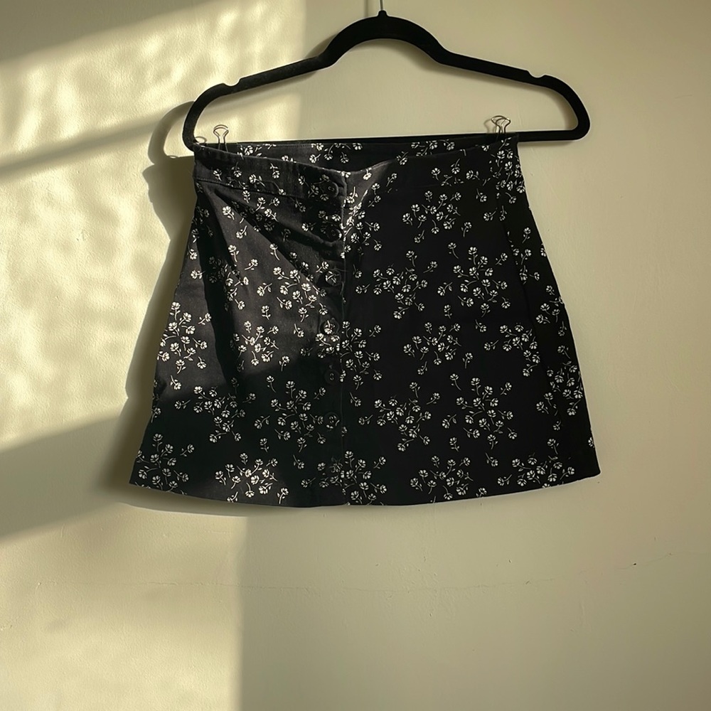Forever 21 black floral print skirt